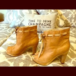 Salpy Madonna heels